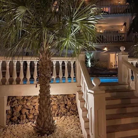 Luxury Tauro * لا كالا ذي ميخاس