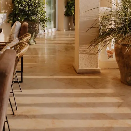 Luxury Tauro فندق مبيت وإفطار