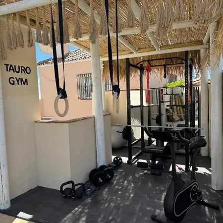 فندق مبيت وإفطار Luxury Tauro